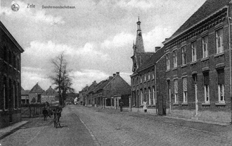 Oude postkaart met zicht van de Dendermondebaan